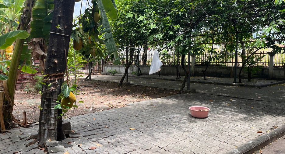Local comercial en venta de 5 habitaciones en Mueang Udon Thani, Udon Thani