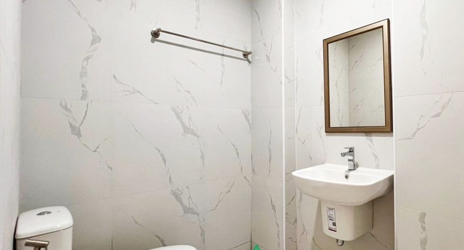 For sale 4 bedrooms townhouse in Phasi Charoen, Bangkok