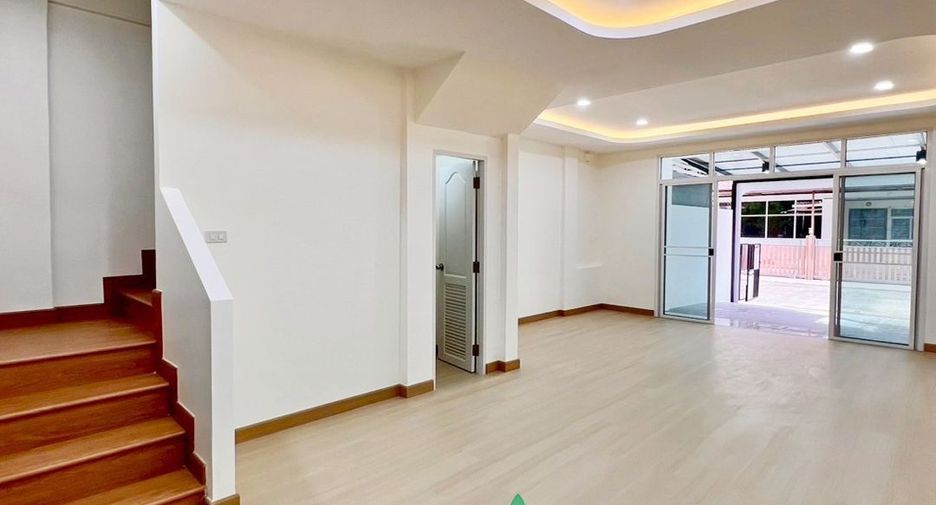 For sale 4 bedrooms townhouse in Phasi Charoen, Bangkok