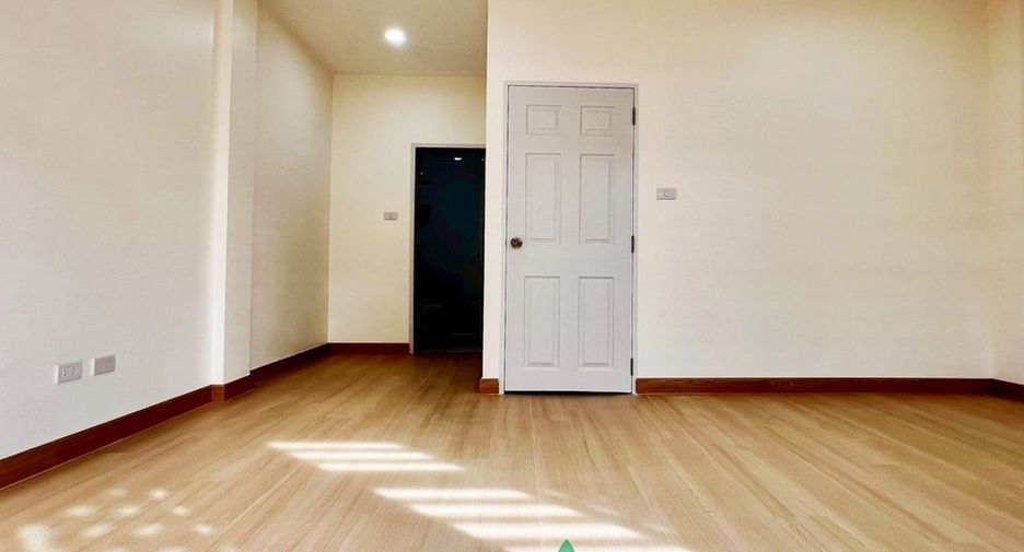 For sale 4 bedrooms townhouse in Phasi Charoen, Bangkok