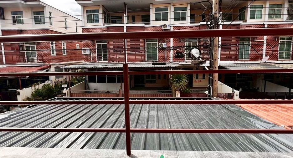 For sale 4 bedrooms townhouse in Phasi Charoen, Bangkok