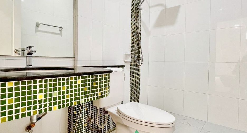 For sale 4 bedrooms townhouse in Phasi Charoen, Bangkok
