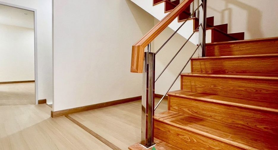 For sale 4 bedrooms townhouse in Phasi Charoen, Bangkok