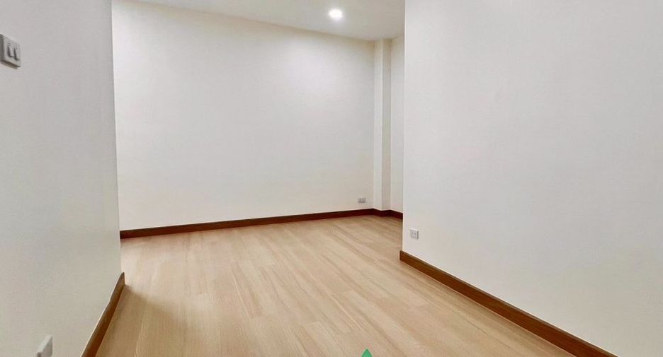 For sale 4 bedrooms townhouse in Phasi Charoen, Bangkok