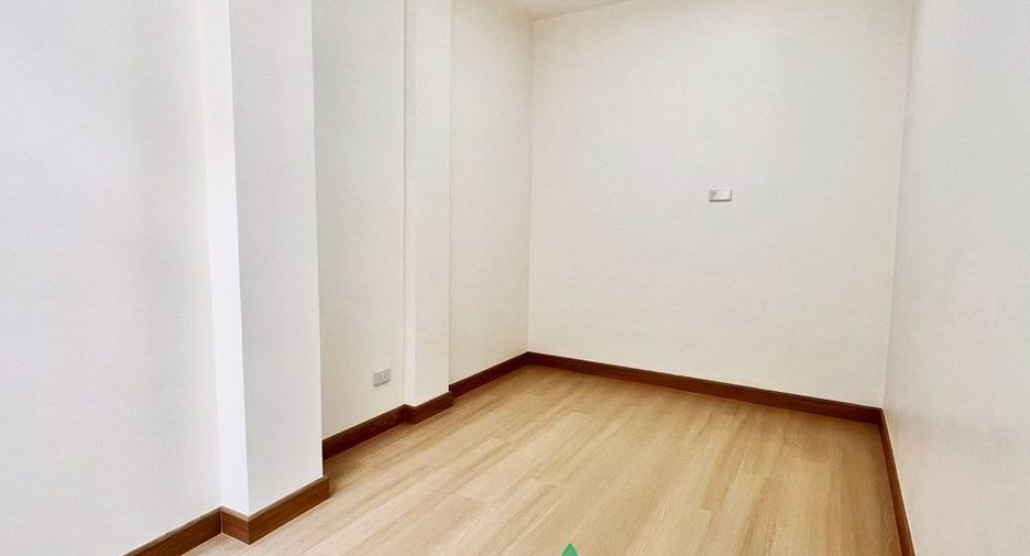 For sale 4 bedrooms townhouse in Phasi Charoen, Bangkok