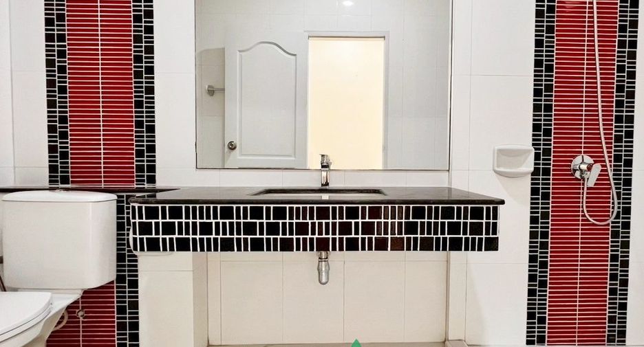 For sale 4 bedrooms townhouse in Phasi Charoen, Bangkok