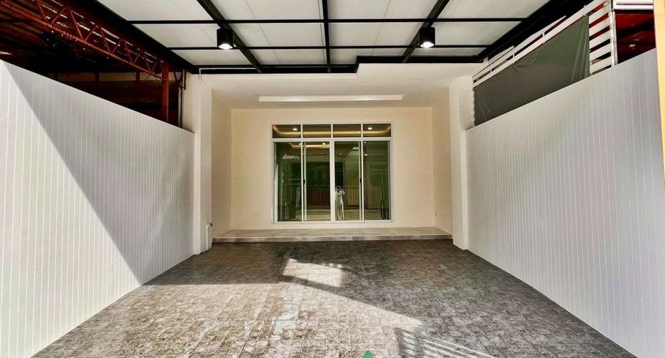 For sale 4 bedrooms townhouse in Phasi Charoen, Bangkok