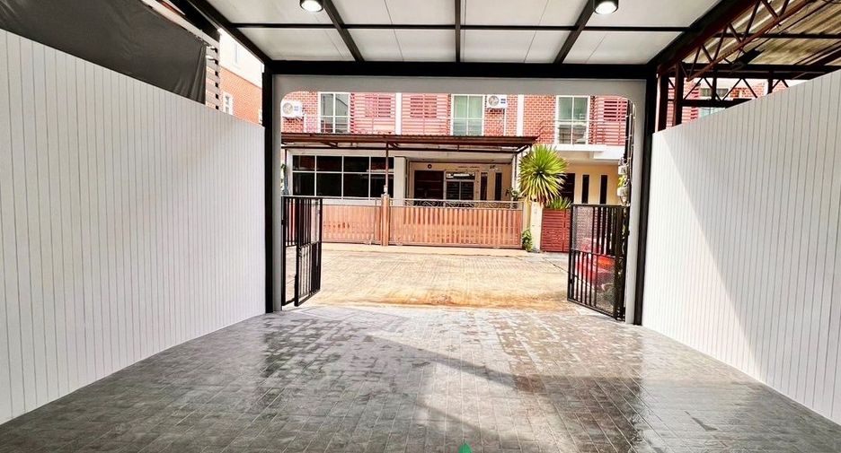For sale 4 bedrooms townhouse in Phasi Charoen, Bangkok