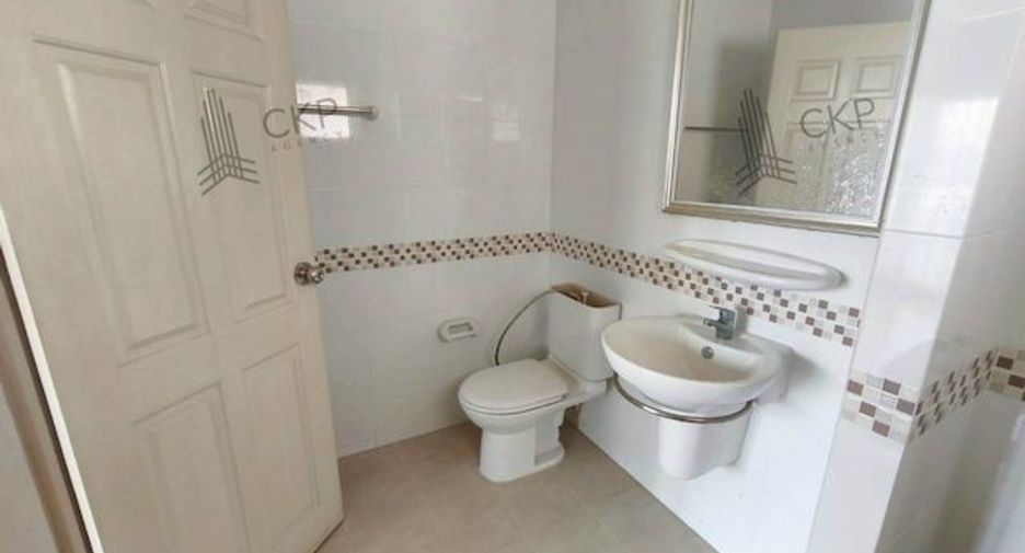 For sale 3 bedrooms house in Mueang Pathum Thani, Pathum Thani