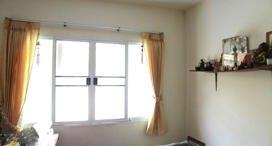 For sale 3 bedrooms townhouse in Bang Khun Thian, Bangkok