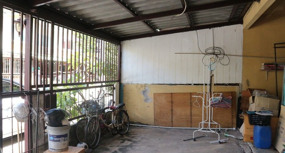 For sale 3 bedrooms townhouse in Bang Khun Thian, Bangkok