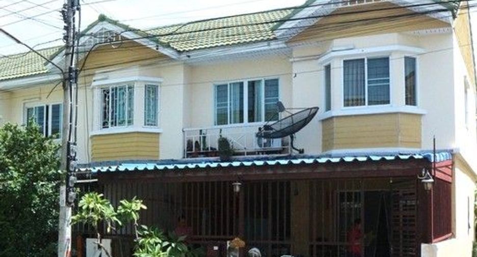 For sale 3 bedrooms townhouse in Bang Khun Thian, Bangkok