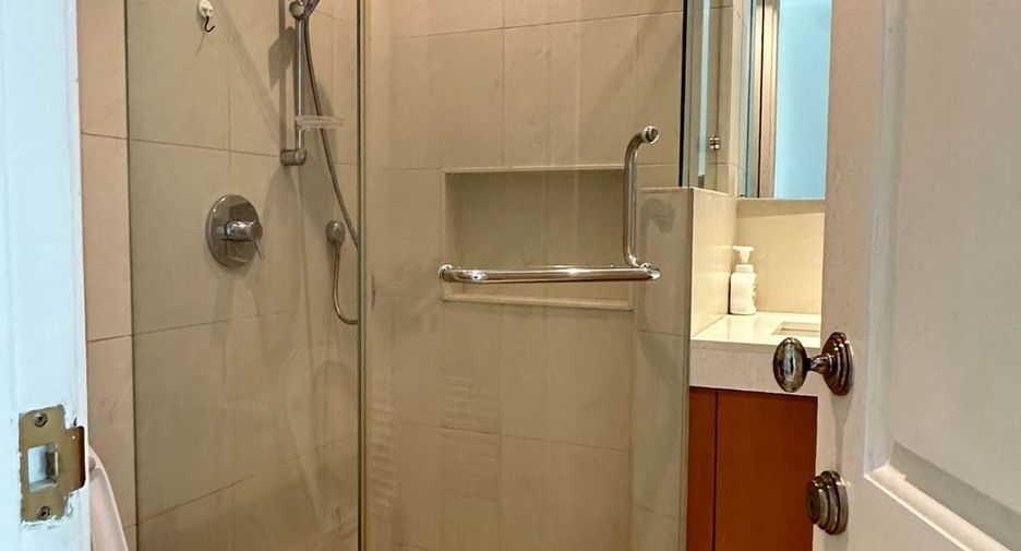Condo en alquiler de 2 habitaciones en Pathum Wan, Bangkok