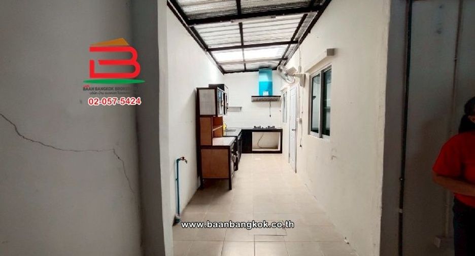 Casa adosada en venta de 4 habitaciones en Khlong Luang, Pathum Thani