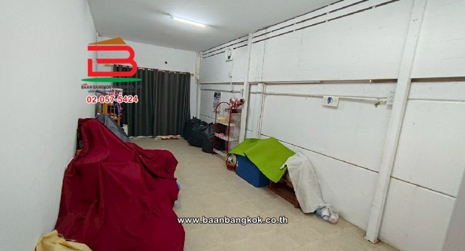 Casa adosada en venta de 4 habitaciones en Khlong Luang, Pathum Thani