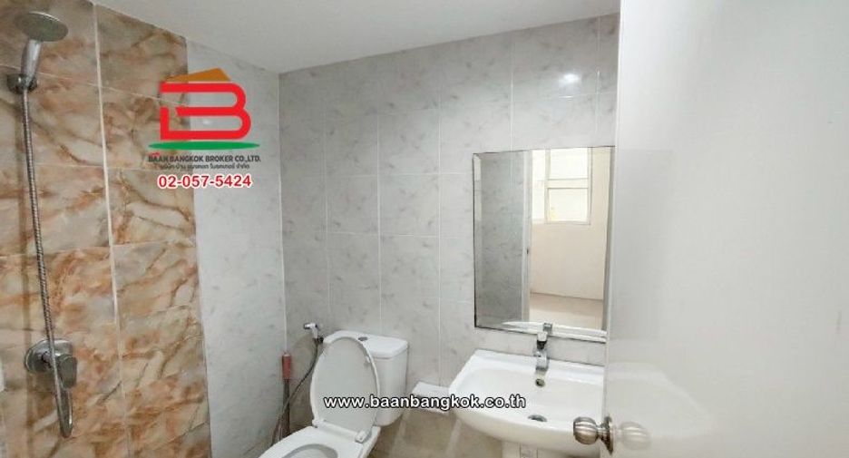 Casa adosada en venta de 4 habitaciones en Khlong Luang, Pathum Thani