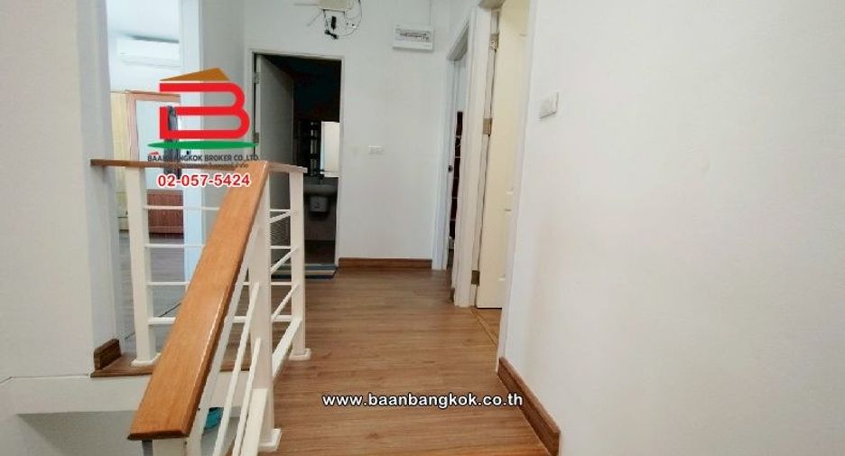 Casa adosada en venta de 4 habitaciones en Khlong Luang, Pathum Thani