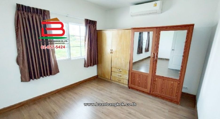 Casa adosada en venta de 4 habitaciones en Khlong Luang, Pathum Thani