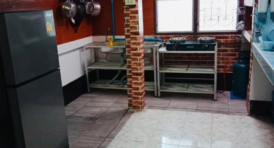 For sale 2 bedrooms townhouse in Si Racha, Chonburi