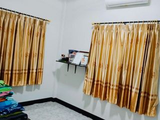 Reihenhaus zum Kauf mit 2 Zimmer in Si Racha, Chonburi