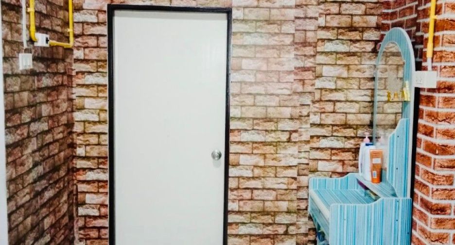 For sale 2 bedrooms townhouse in Si Racha, Chonburi