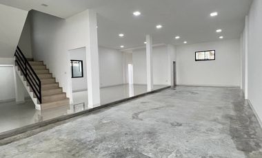 Аренда и продажа 3 спальни торговое помещение в Lam Luk Ka, Патумтани
