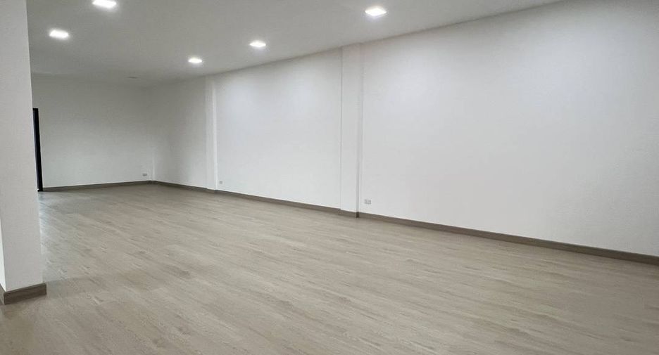 For rent そして for sale 3 ベッドルーム retail Space in Lam Luk Ka, Pathum Thani
