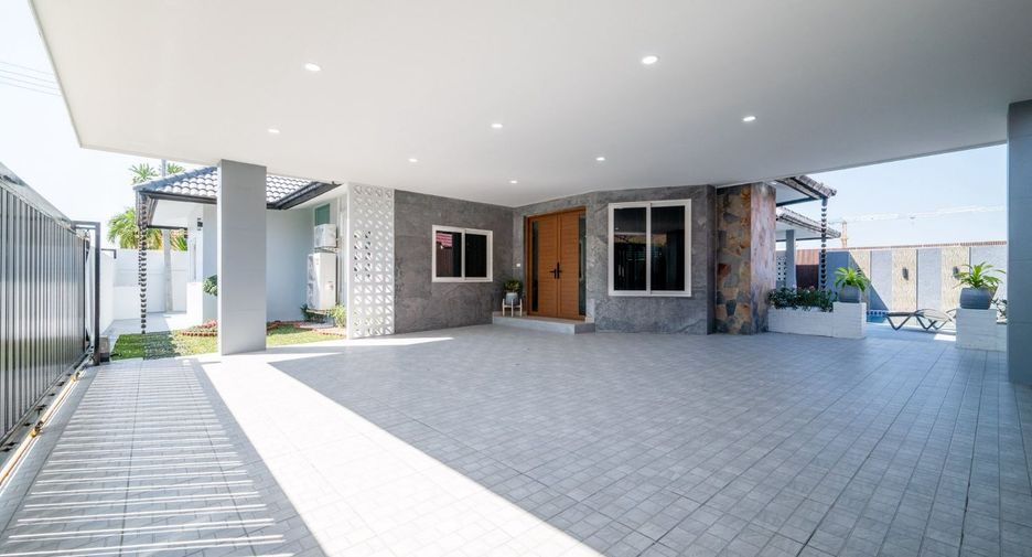 For sale 4 bedrooms villa in Bang Lamung, Chonburi