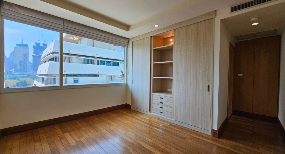 For rent 3 bedrooms condo in Pathum Wan, Bangkok