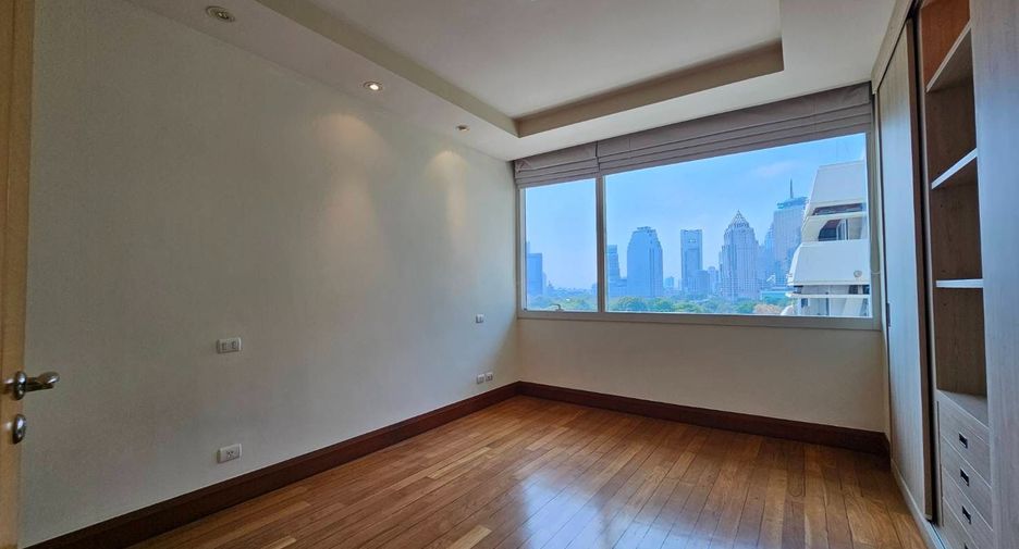 For rent 3 bedrooms condo in Pathum Wan, Bangkok