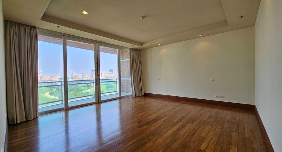 For rent 3 bedrooms condo in Pathum Wan, Bangkok