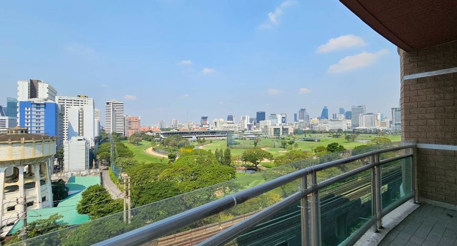 For rent 3 bedrooms condo in Pathum Wan, Bangkok