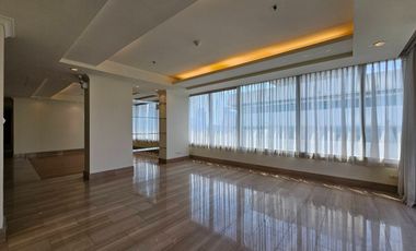 For rent 3 bedrooms condo in Pathum Wan, Bangkok