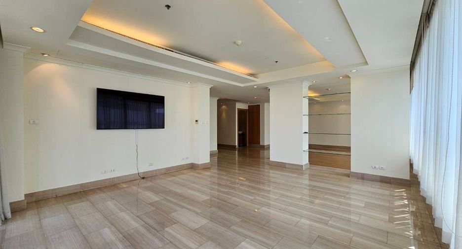 For rent 3 bedrooms condo in Pathum Wan, Bangkok