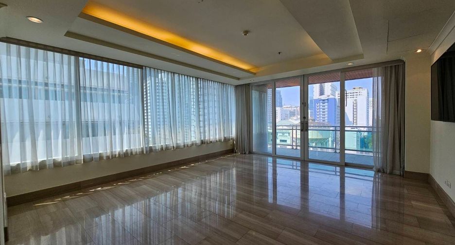 For rent 3 bedrooms condo in Pathum Wan, Bangkok