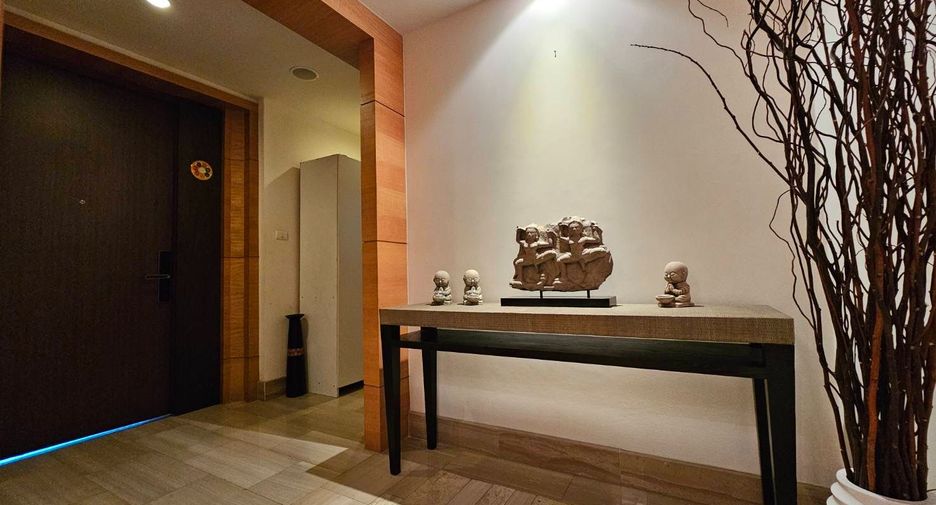 For rent 3 bedrooms condo in Pathum Wan, Bangkok