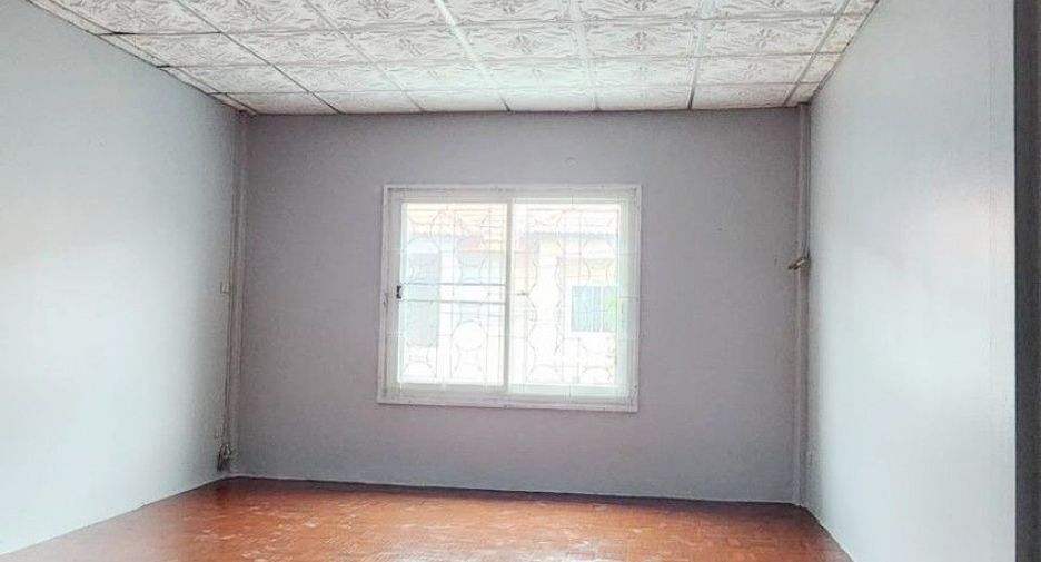 For sale 2 bedrooms townhouse in Sai Noi, Nonthaburi