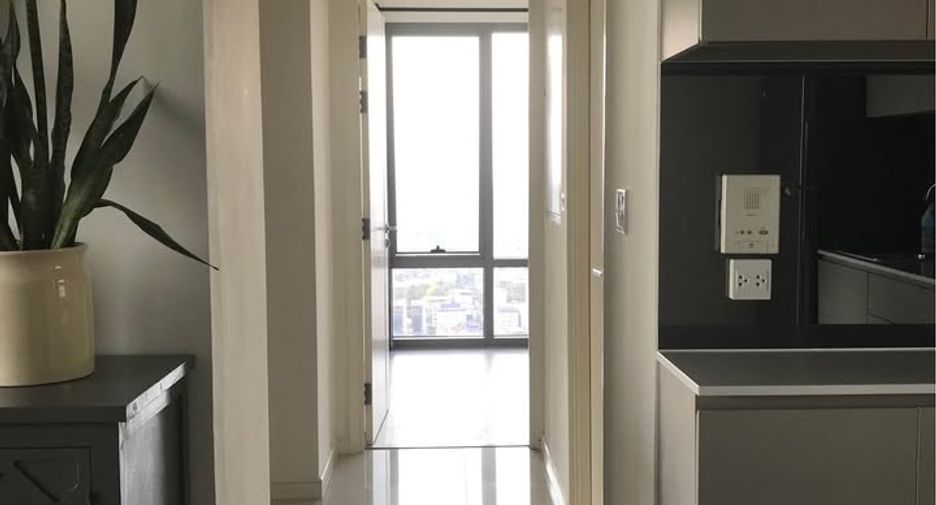 À louer 2 chambres condo à Yan Nawa, Bangkok