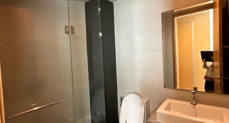 Condo en alquiler de 3 habitaciones en Khlong Toei, Bangkok