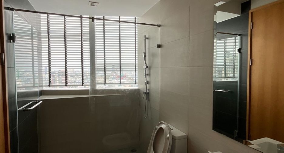 Condo en alquiler de 3 habitaciones en Khlong Toei, Bangkok