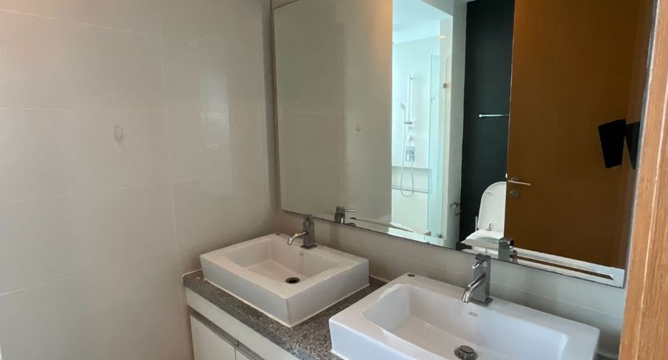 Condo en alquiler de 3 habitaciones en Khlong Toei, Bangkok