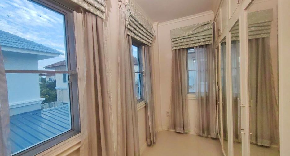 For sale 3 bedrooms house in Khlong Sam Wa, Bangkok