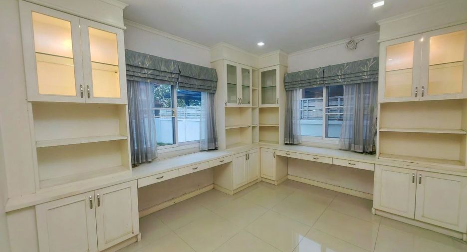 For sale 3 bedrooms house in Khlong Sam Wa, Bangkok