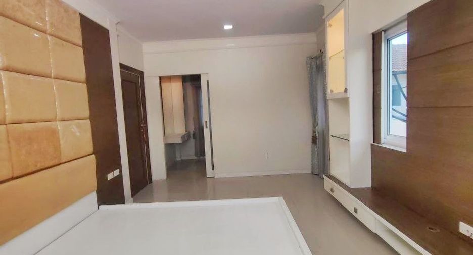 For sale 3 bedrooms house in Khlong Sam Wa, Bangkok