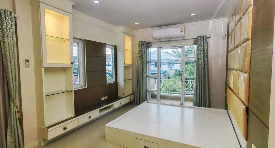 For sale 3 bedrooms house in Khlong Sam Wa, Bangkok