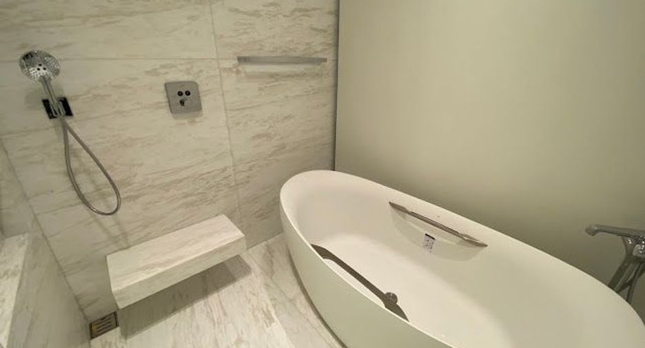 Wohnung zur Miete mit 2 Zimmer in Pathum Wan, Bangkok