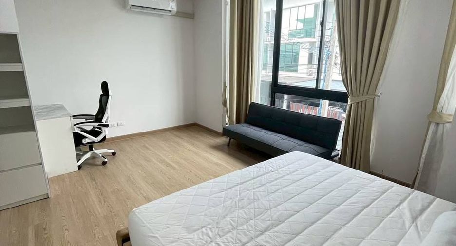 For rent 3 bedrooms townhouse in Bang Phli, Samut Prakan