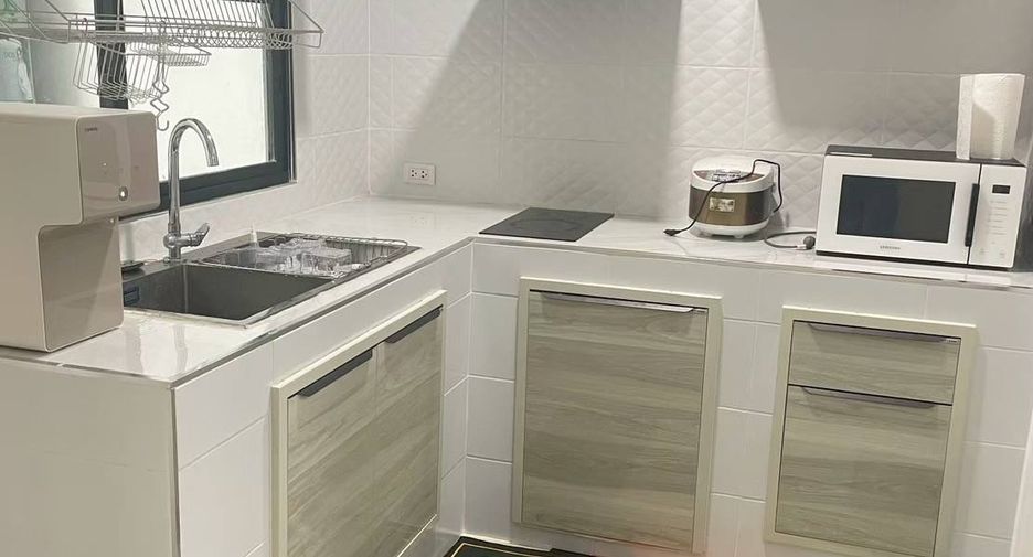 For rent 3 bedrooms townhouse in Bang Phli, Samut Prakan