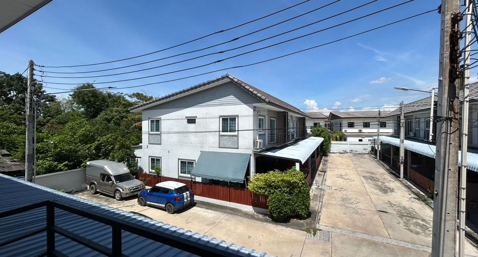 À vendre 3 chambres maison de ville à Mueang Chon Buri, Chonburi