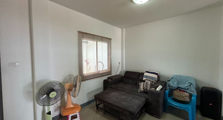 À vendre 3 chambres maison de ville à Mueang Chon Buri, Chonburi